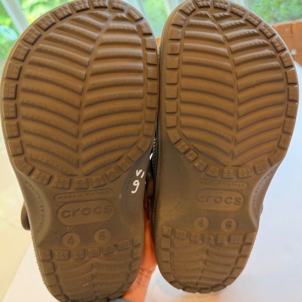 Crocs Classic Clog Mens 4 Womens 6 Gray Khaki Slip On Shoes 10001 - Picture 3 of 6